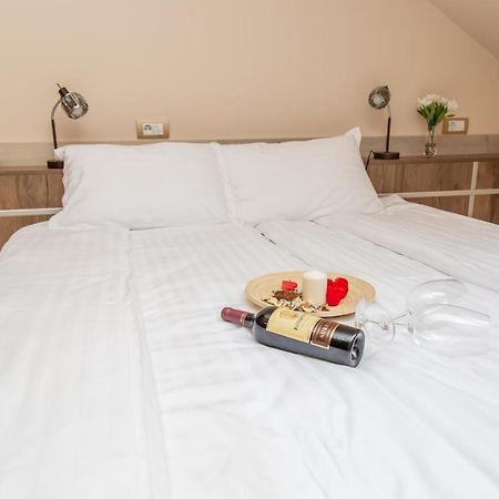 Harizma 013 Aparthotel Kovin Ngoại thất bức ảnh