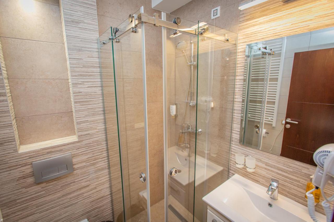 Harizma 013 Aparthotel Kovin Ngoại thất bức ảnh