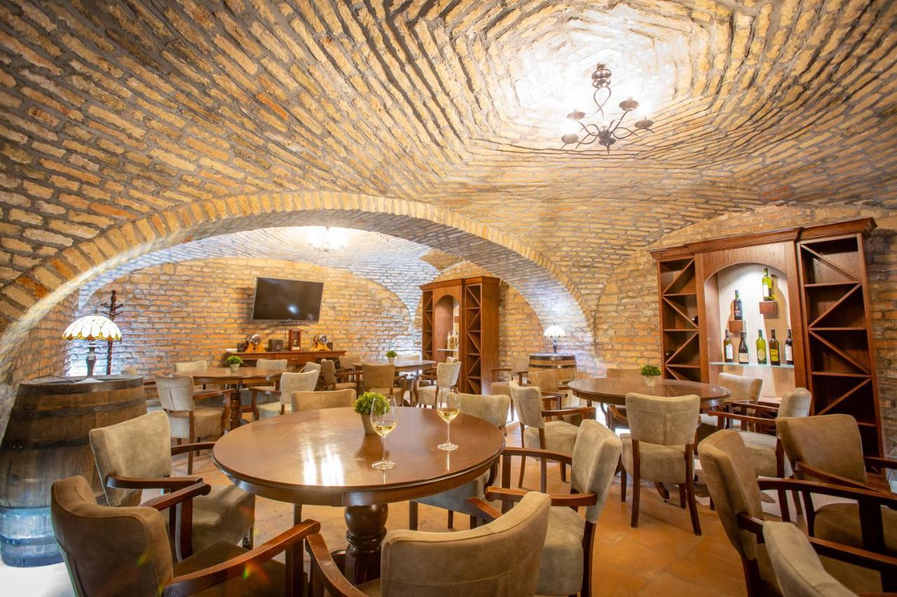 Harizma 013 Aparthotel Kovin Ngoại thất bức ảnh